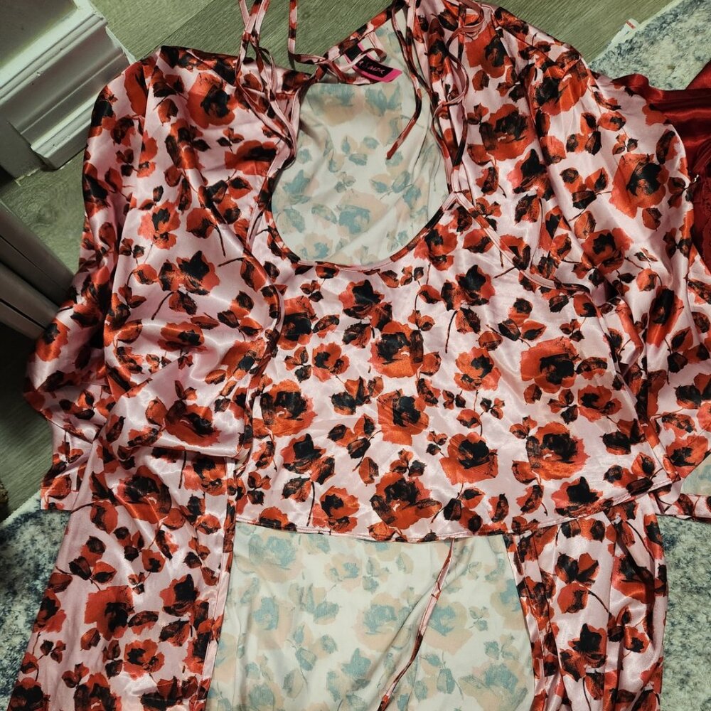 Pink & Red Floral Satin Robe Set — Size M — Excellent Condition